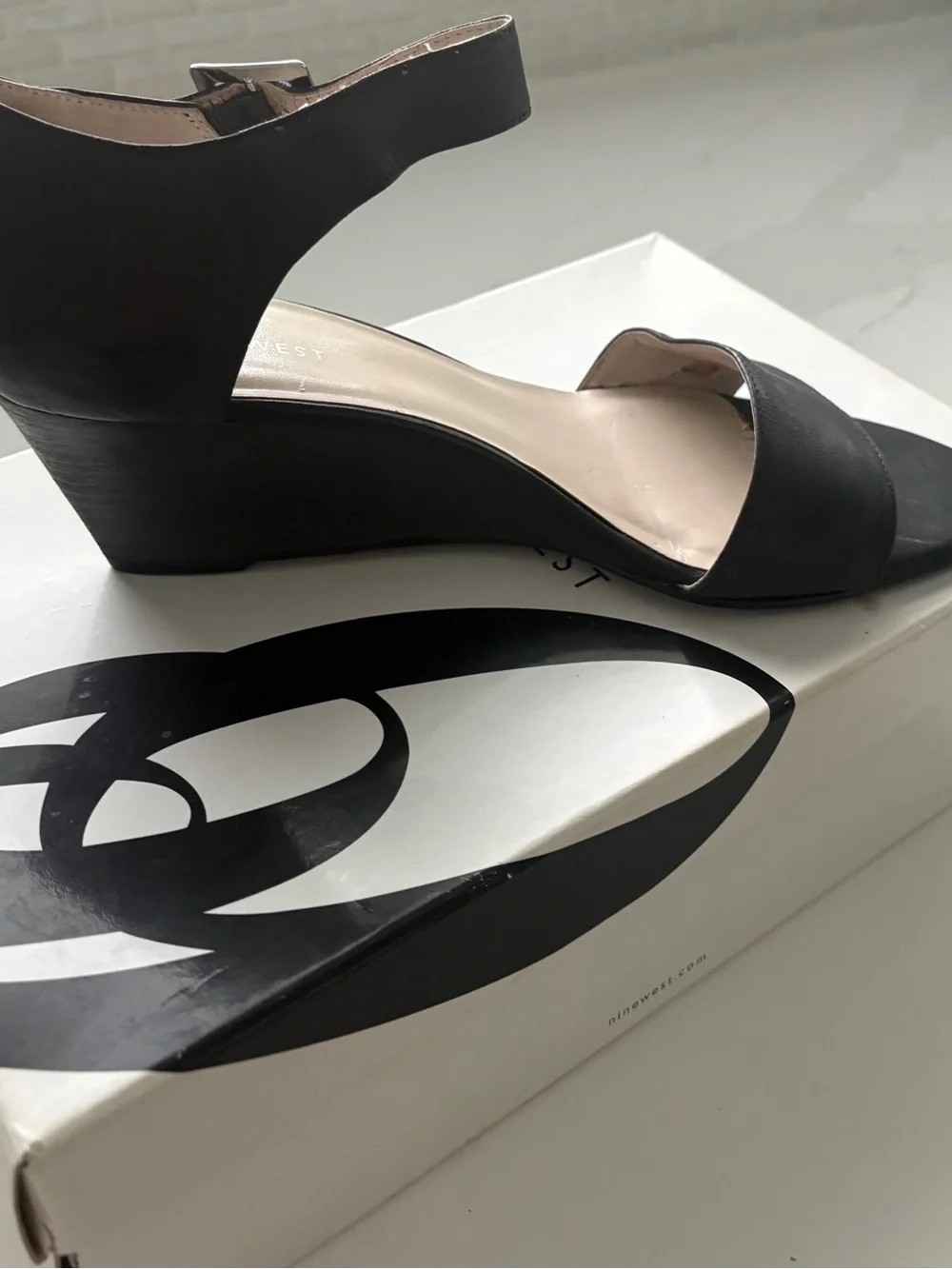 Nine West Black Leather Ankle-Strap Wedge Sandals.PACKURBAGS.  Women Size 9M $20